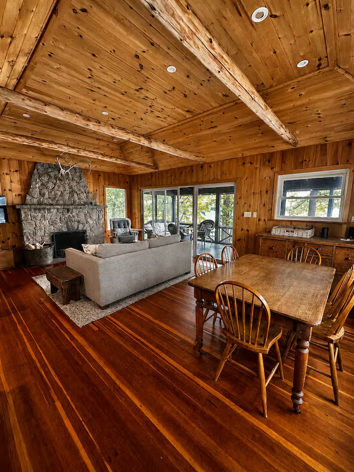 Classic Lake Muskoka Cottage photo 3