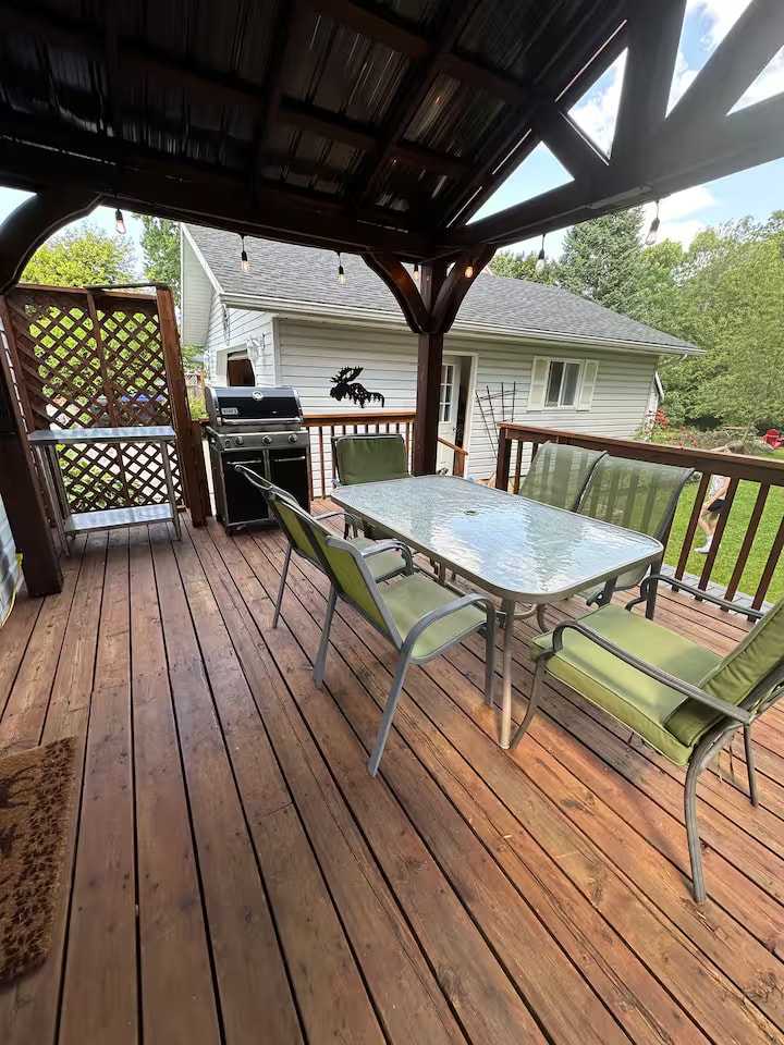 Moose Manor — Renovated Riverfront Cottage photo 3